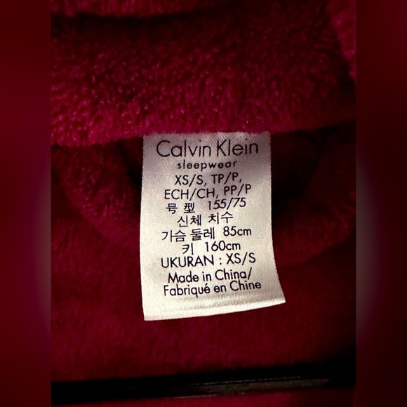 Calvin Klein plush robe. Size XS/S. Excellent condition. Hardly used! - Picture 3 of 4